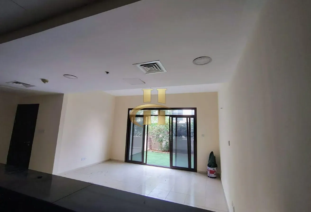 Hot offer | Spacious | 3 Parkings | Ready to move