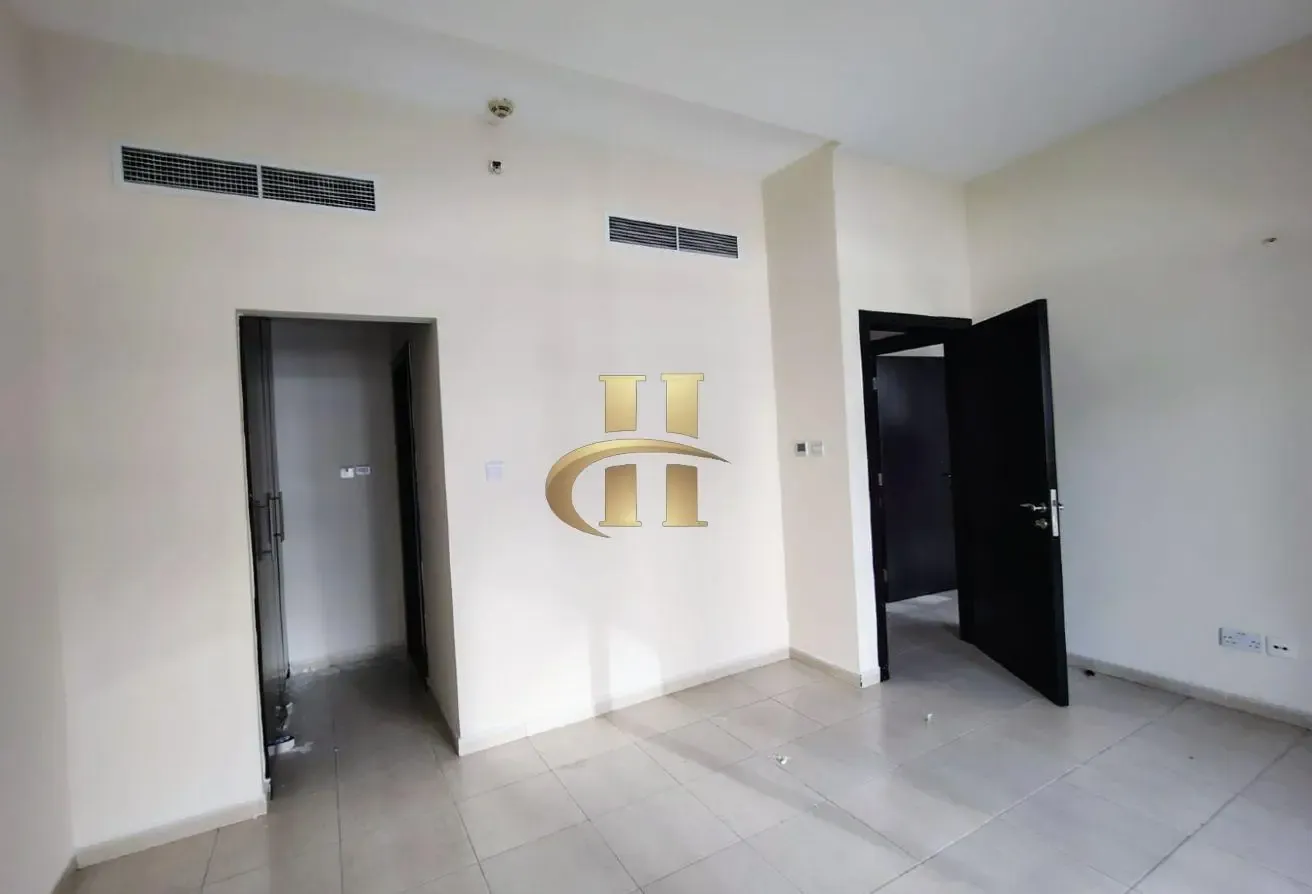 Hot offer | Spacious | 3 Parkings | Ready to move