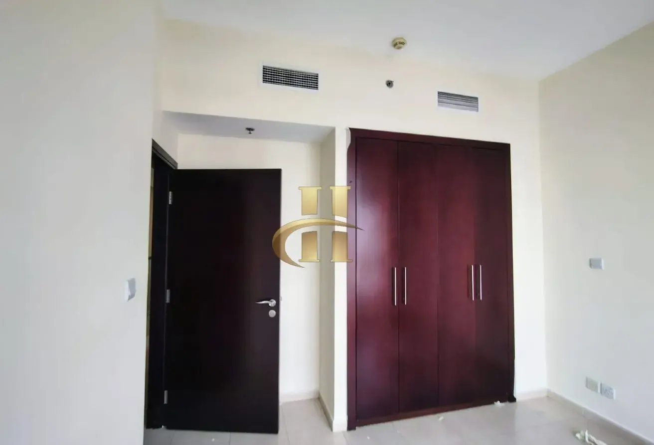 Hot offer | Spacious | 3 Parkings | Ready to move