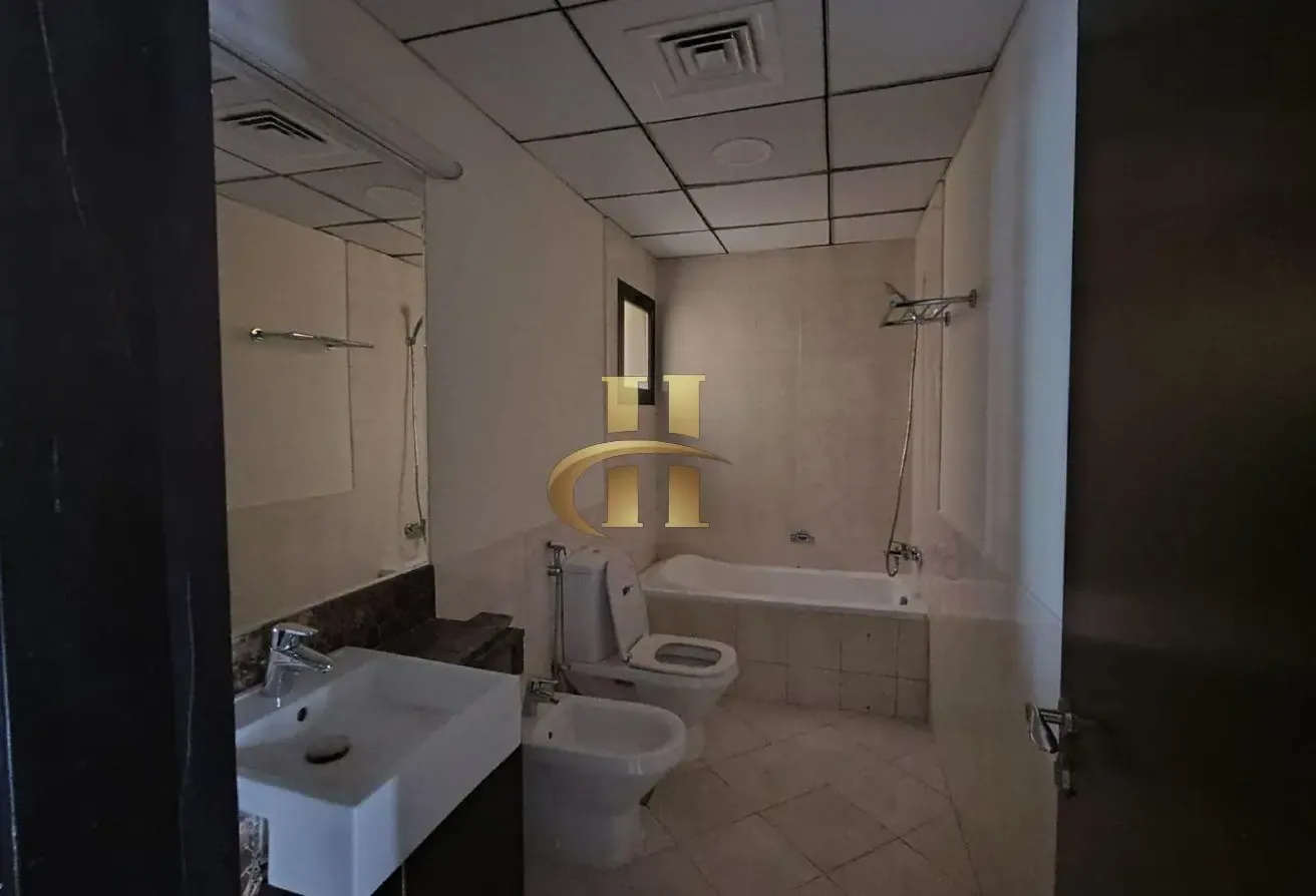 Hot offer | Spacious | 3 Parkings | Ready to move