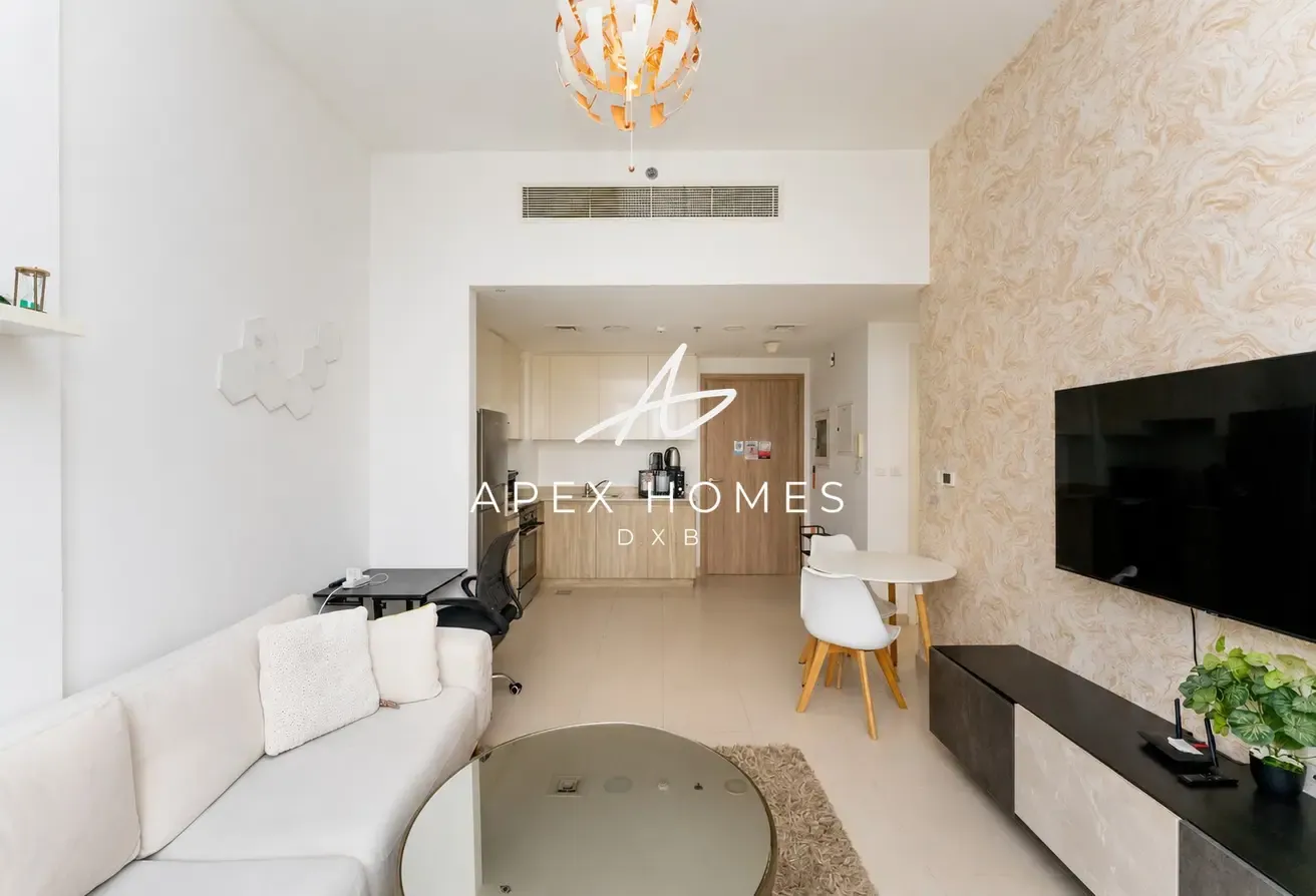 Vacant | Furnished | Community View