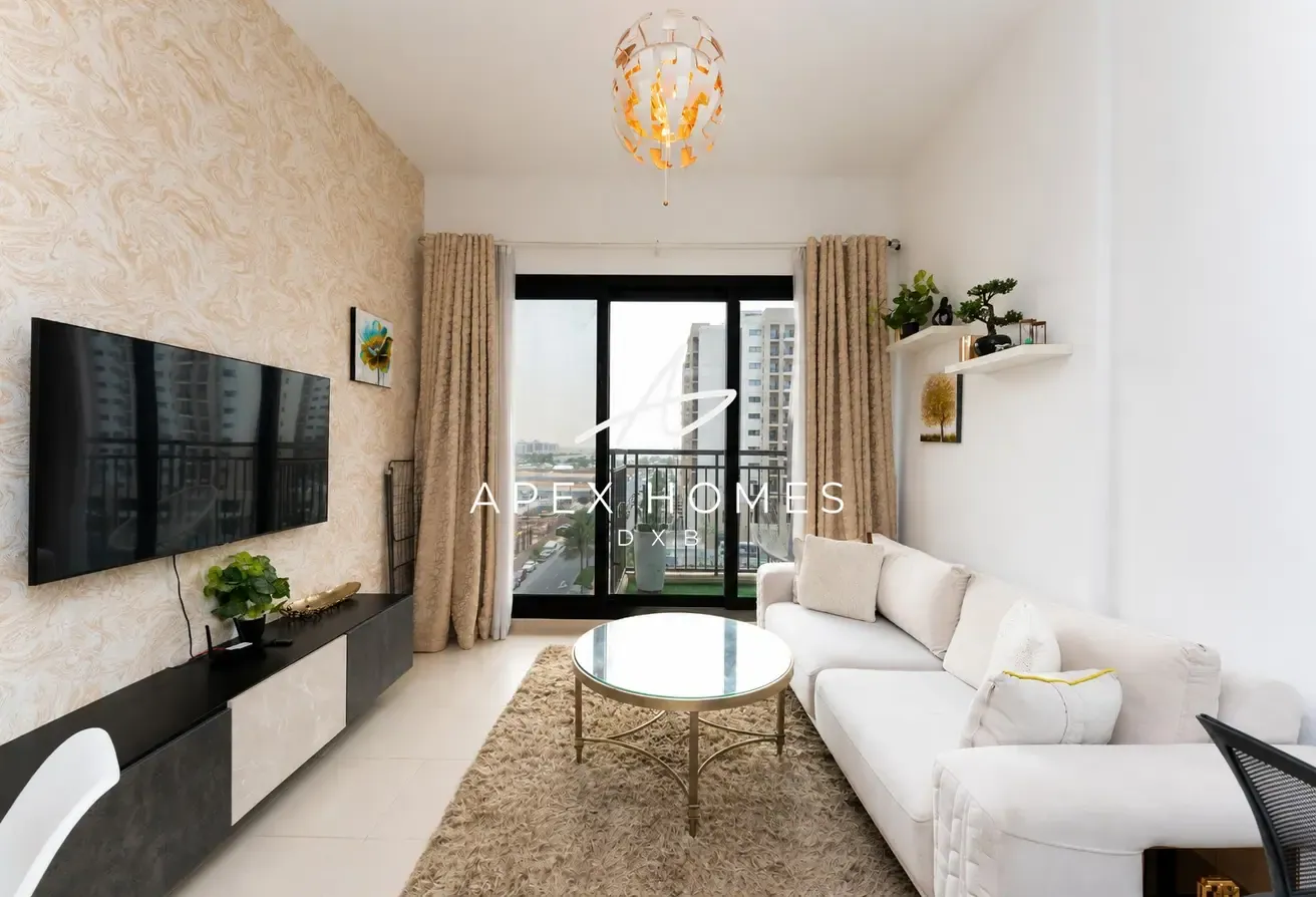 Vacant | Furnished | Community View