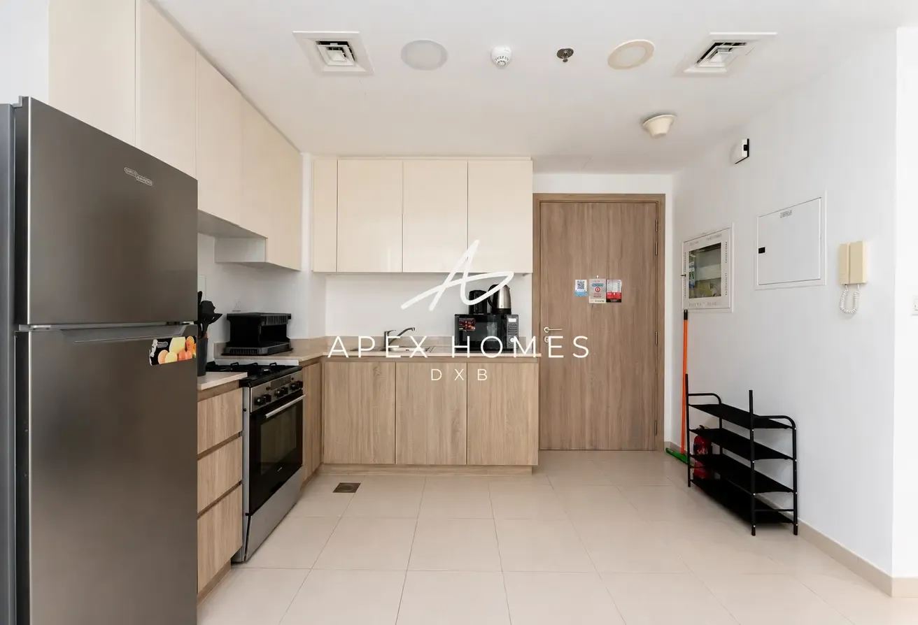 Vacant | Furnished | Community View