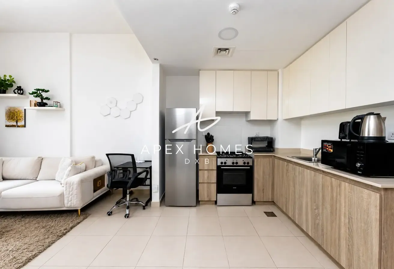 Vacant | Furnished | Community View