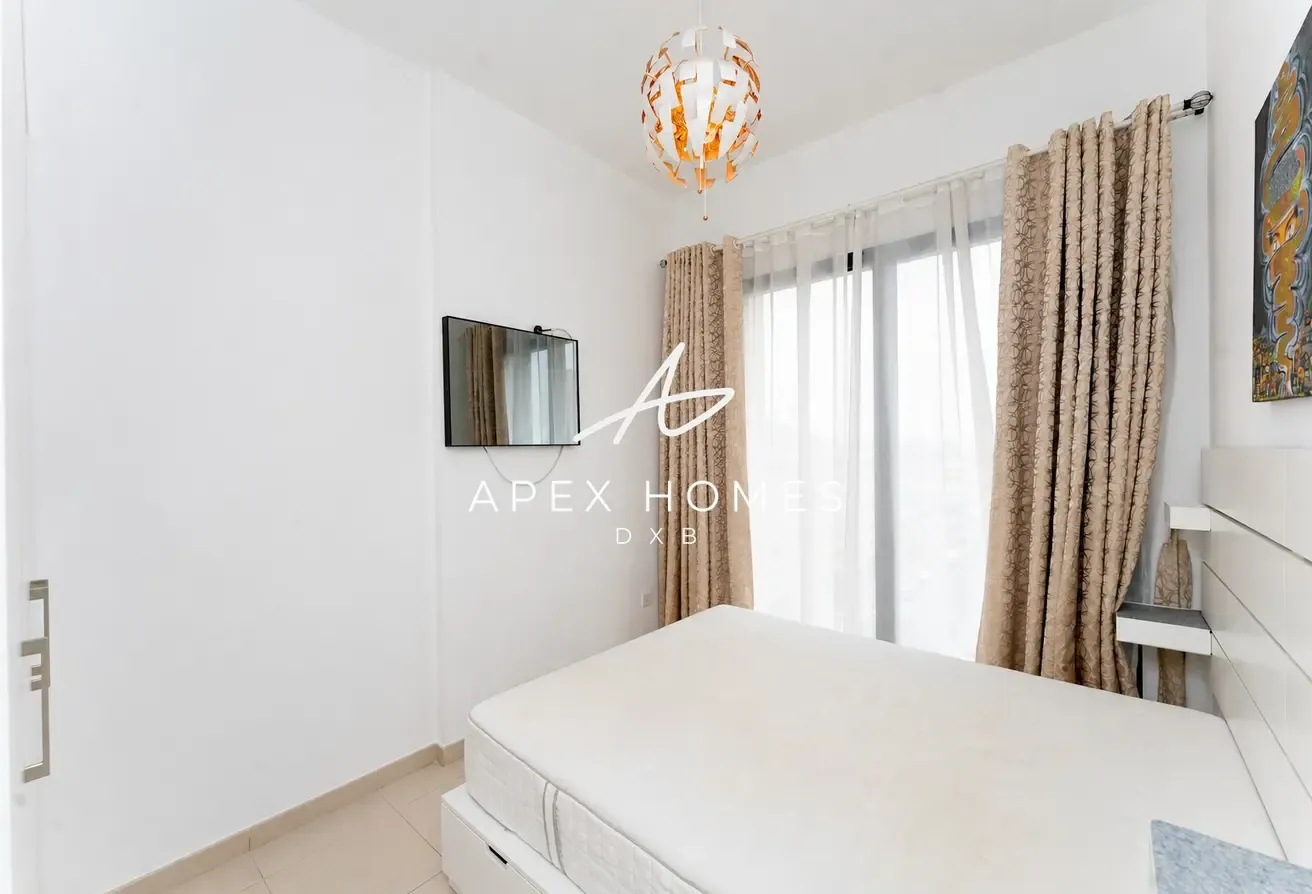 Vacant | Furnished | Community View