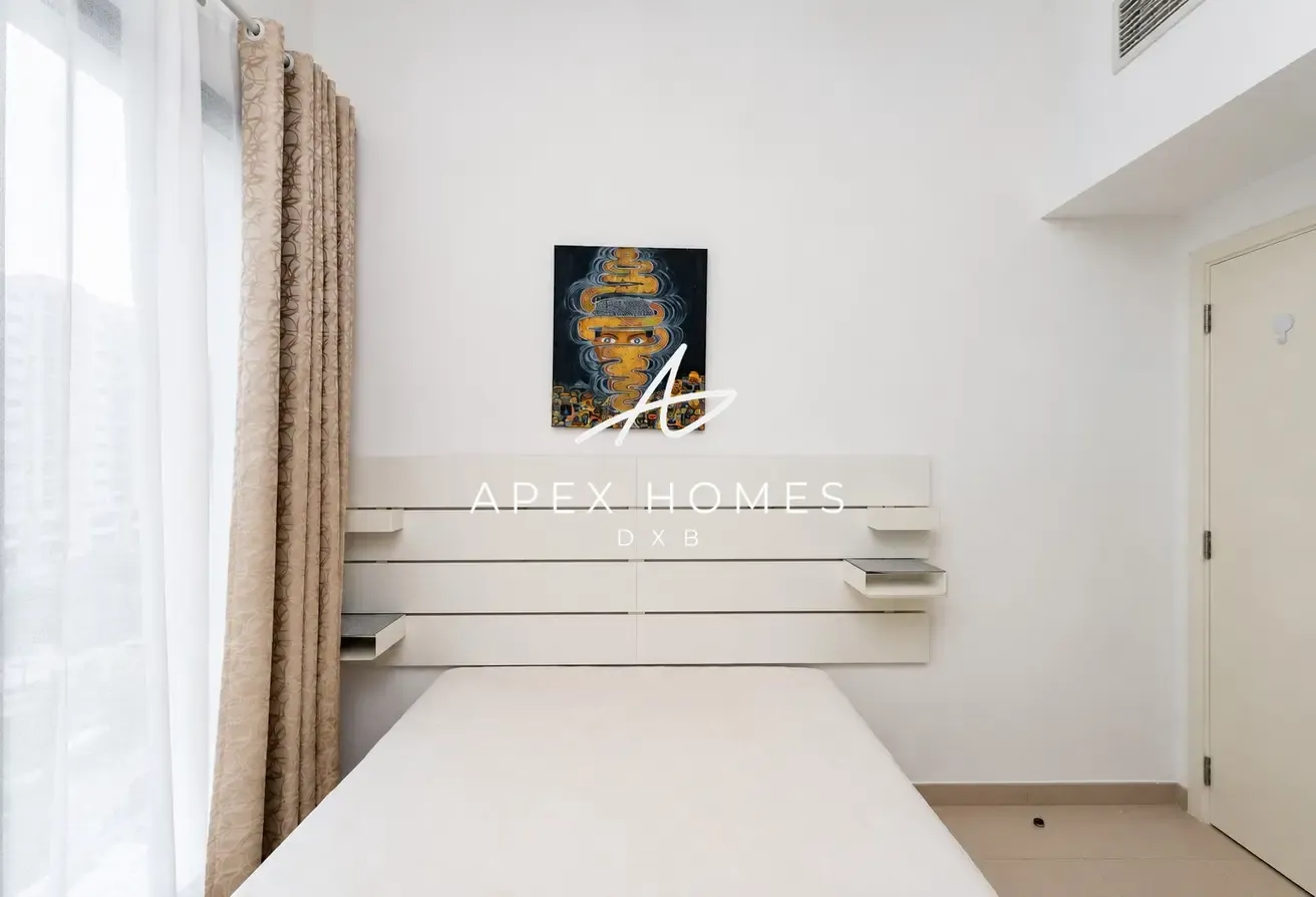 Vacant | Furnished | Community View