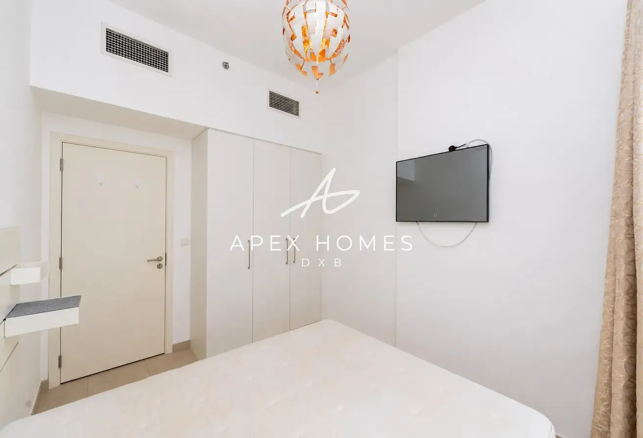 Vacant | Furnished | Community View