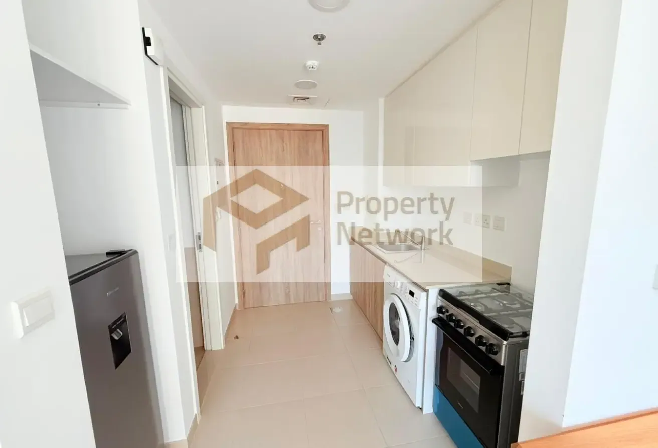 Spacious Studio | Furnished | Kitchen Appliances