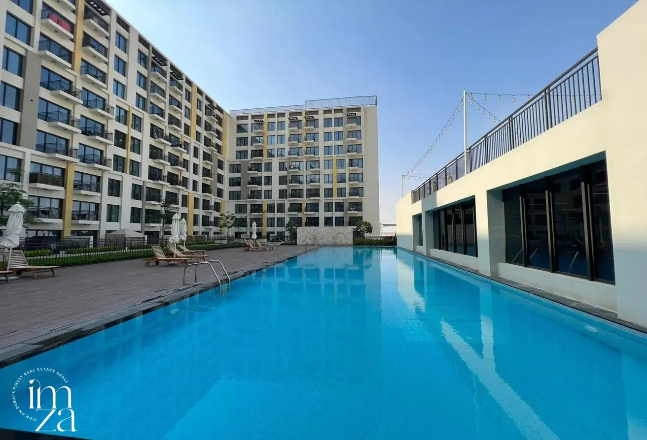 POOL VIEW | FURNISHED | COMMUNITY LIVING