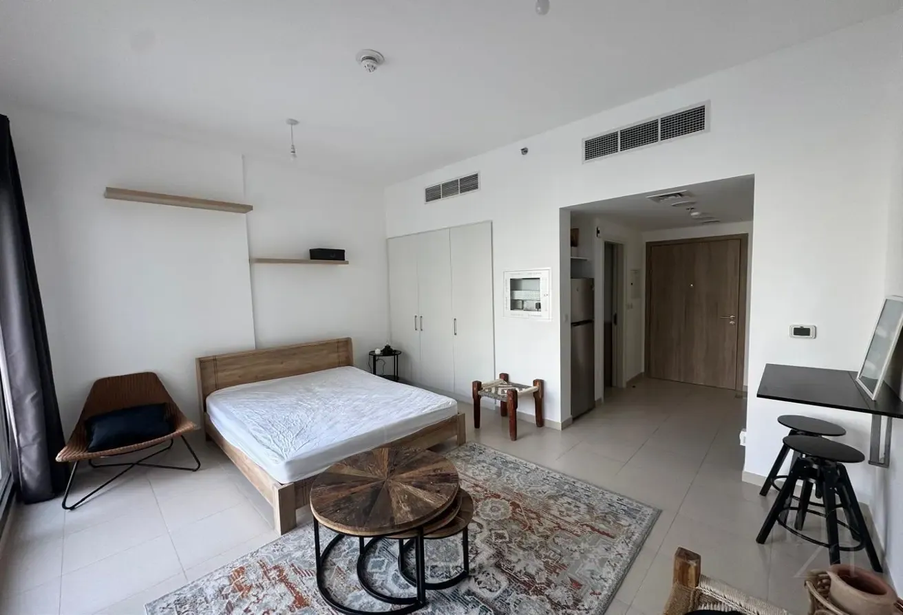 POOL VIEW |  FURNISHED |  COMMUNITY LIVING
