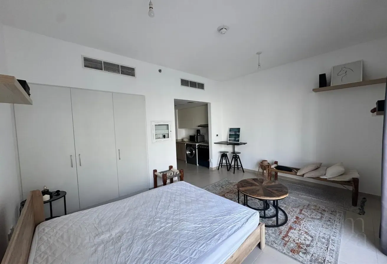 POOL VIEW |  FURNISHED |  COMMUNITY LIVING