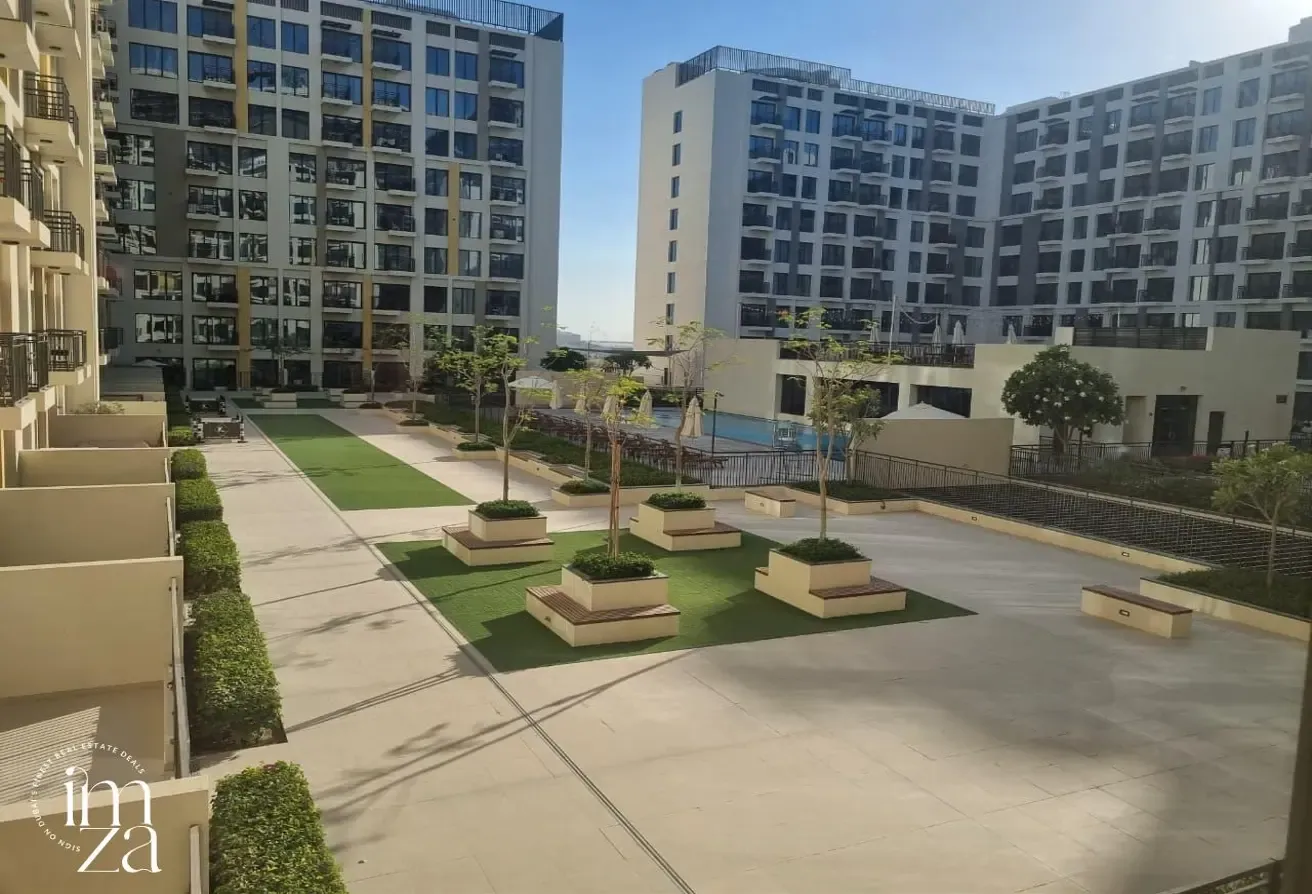 POOL VIEW |  FURNISHED |  COMMUNITY LIVING