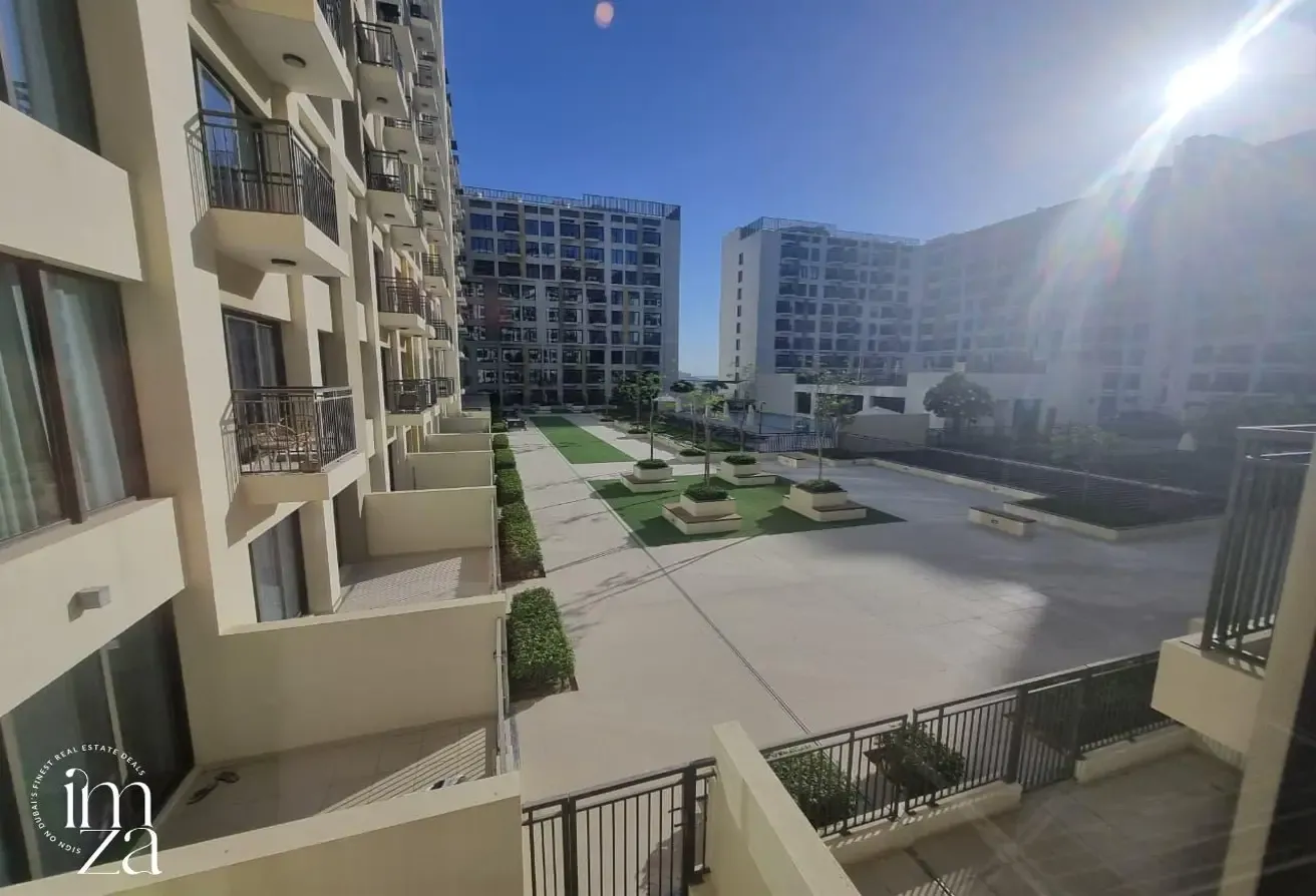 POOL VIEW |  FURNISHED |  COMMUNITY LIVING
