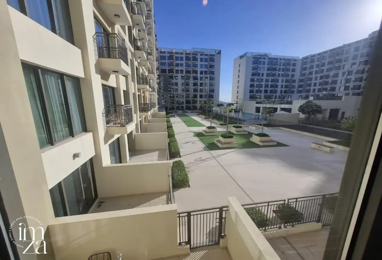 POOL VIEW |  FURNISHED |  COMMUNITY LIVING