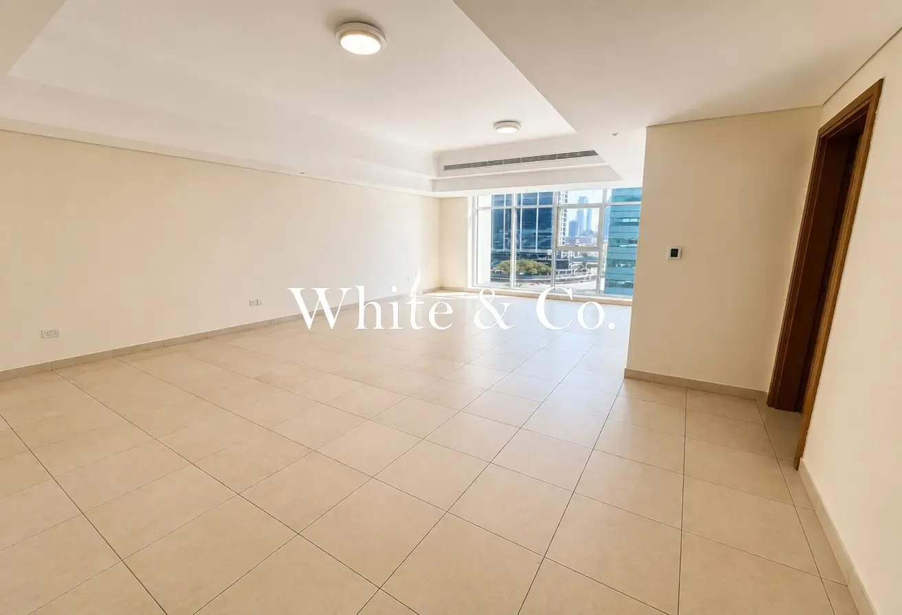Full Lake View | Closed Kitchen | Spacious