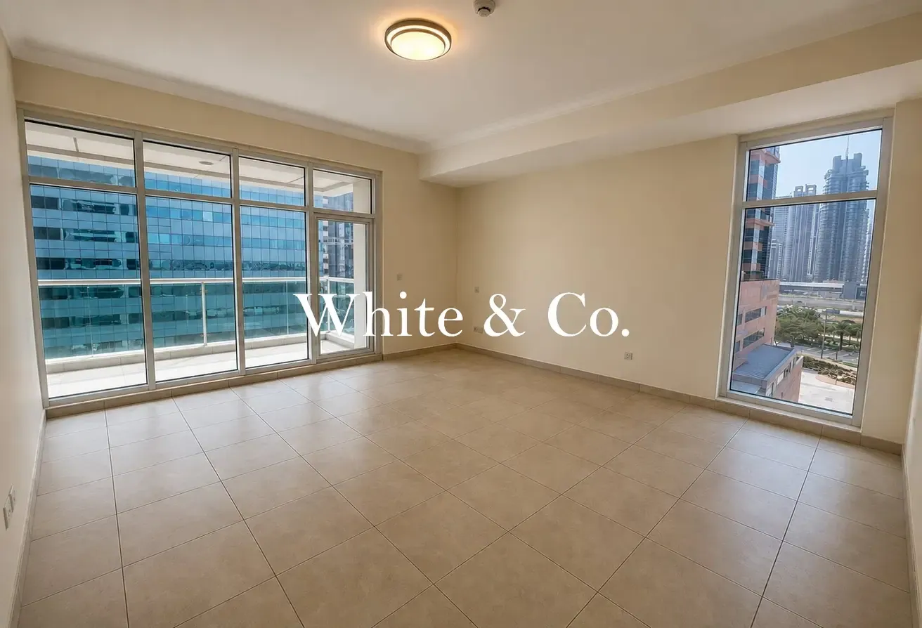 Full Lake View | Closed Kitchen | Spacious