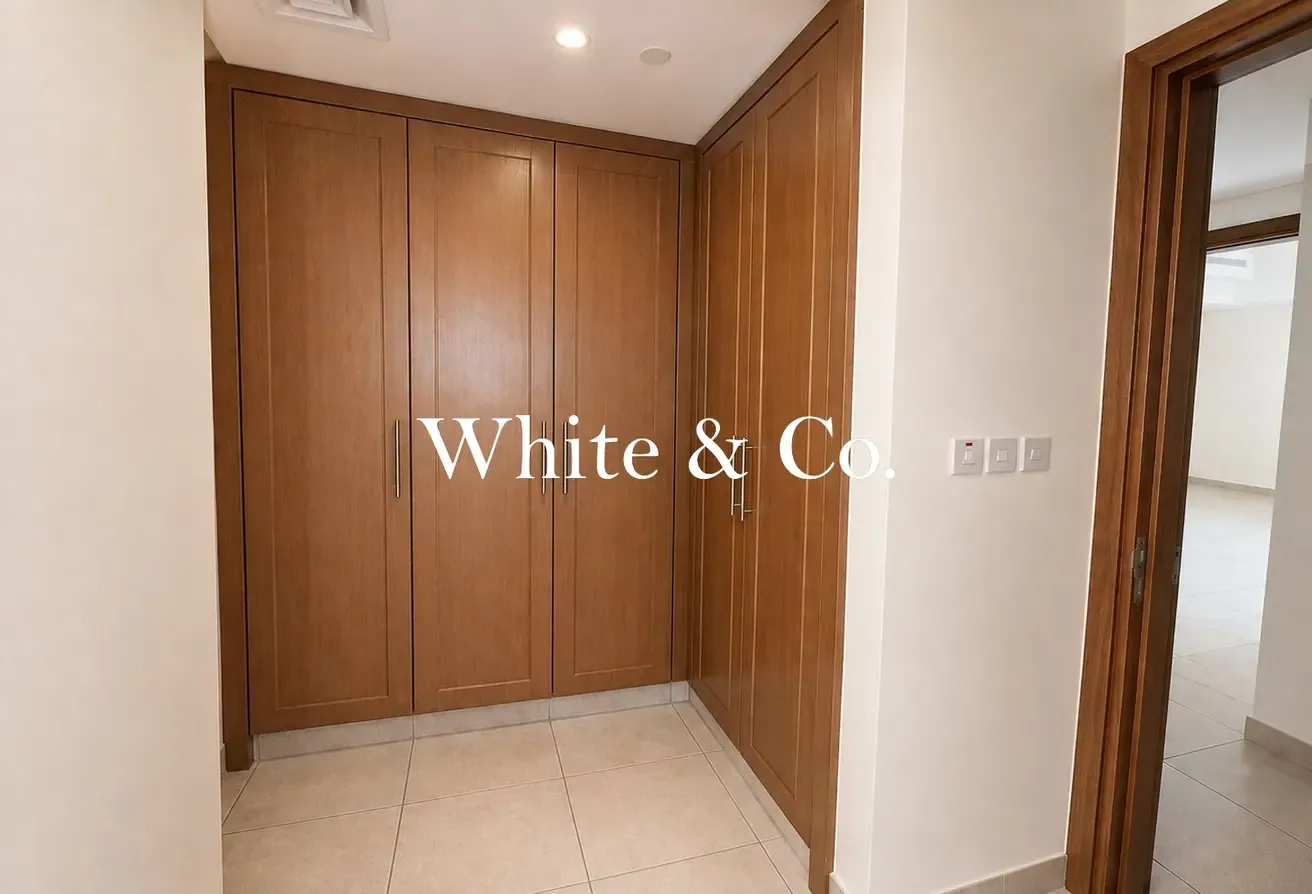 Full Lake View | Closed Kitchen | Spacious