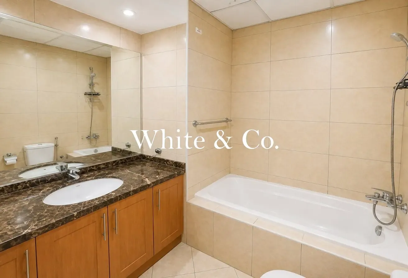 Full Lake View | Closed Kitchen | Spacious