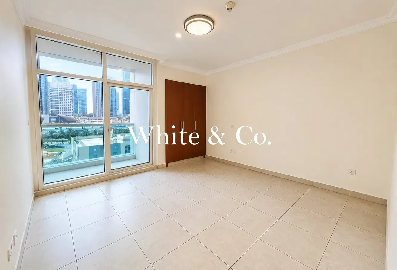 Full Lake View | Closed Kitchen | Spacious