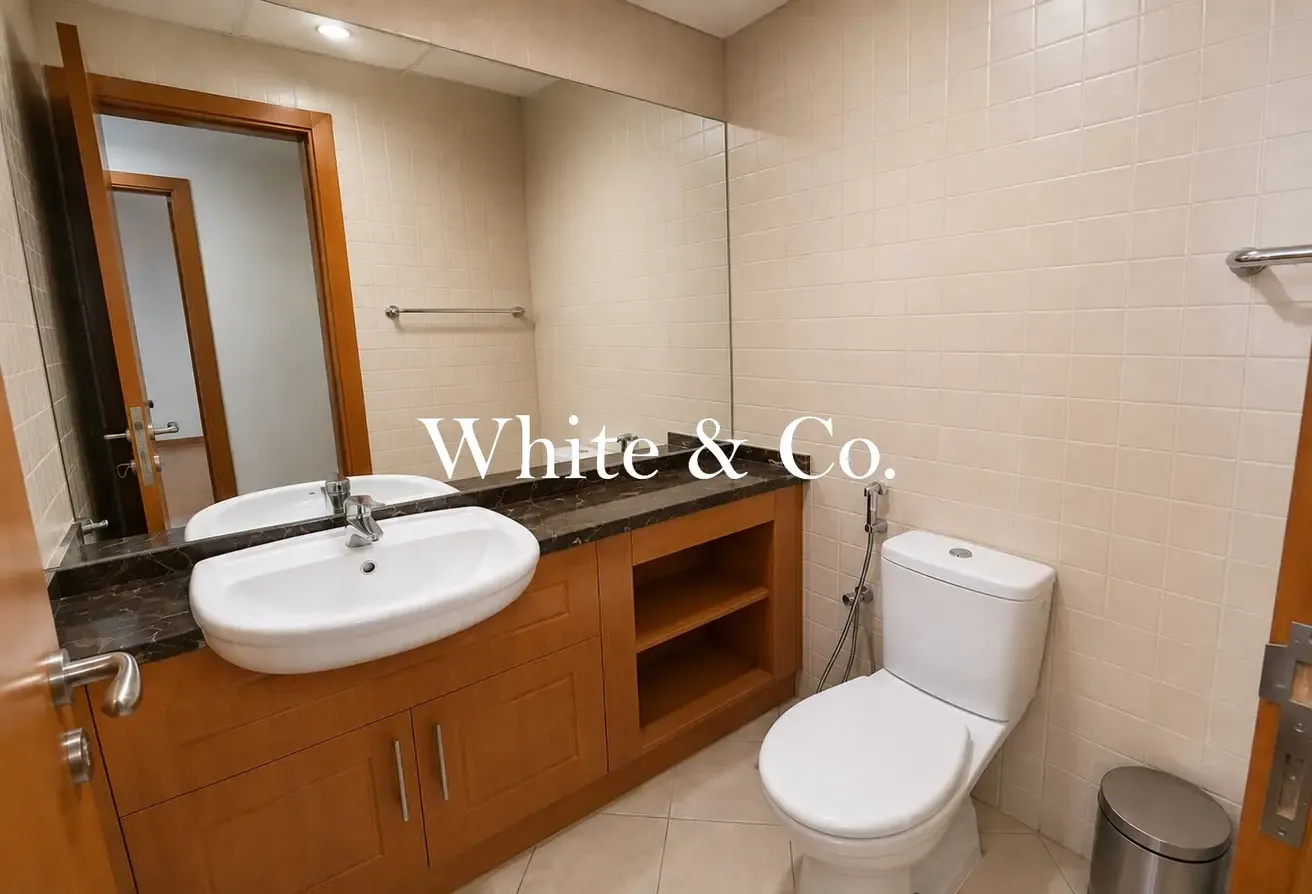 Full Lake View | Closed Kitchen | Spacious