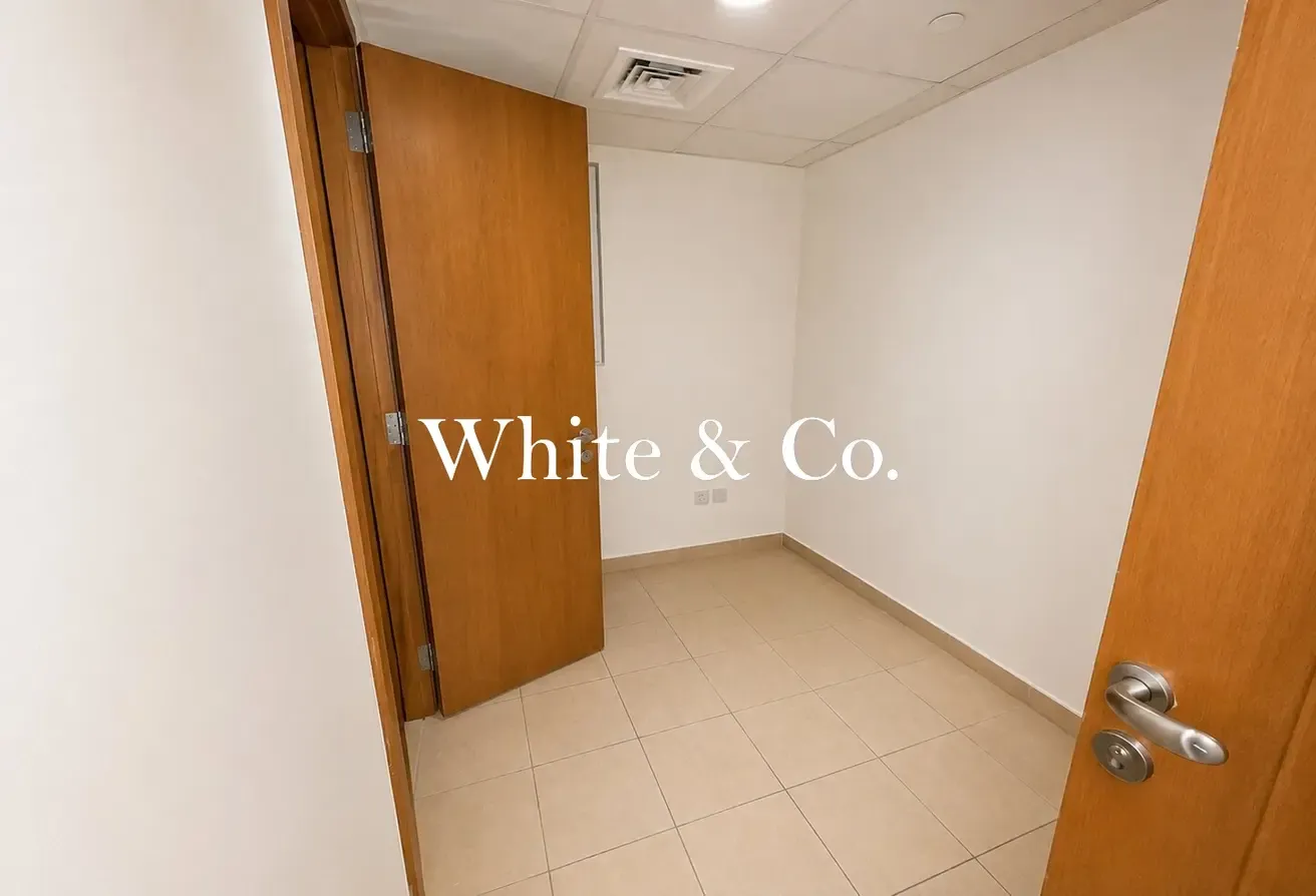 Full Lake View | Closed Kitchen | Spacious