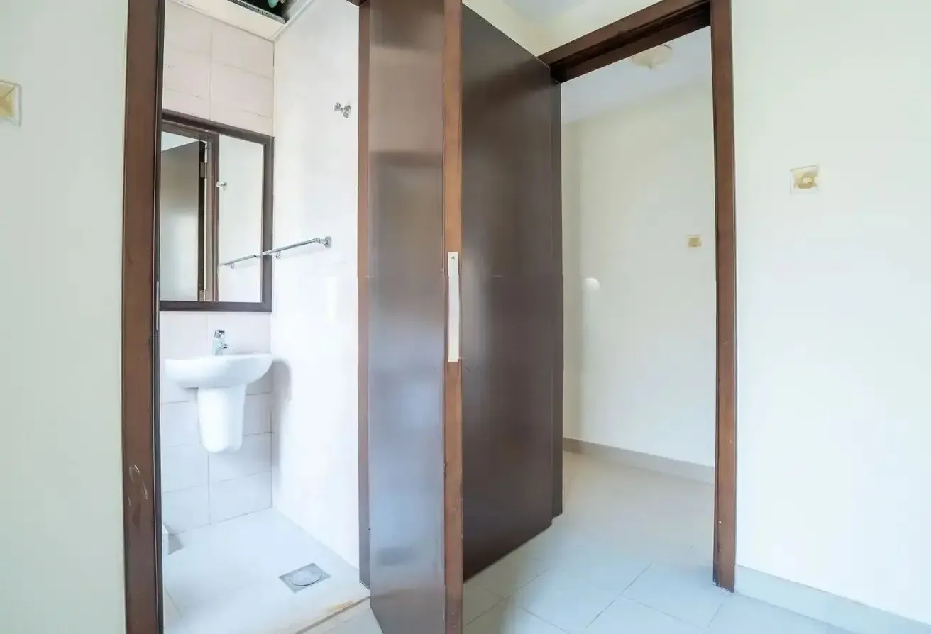 READY TO MOVE | UNFURNISHED | SPACIOUT LAYOUT