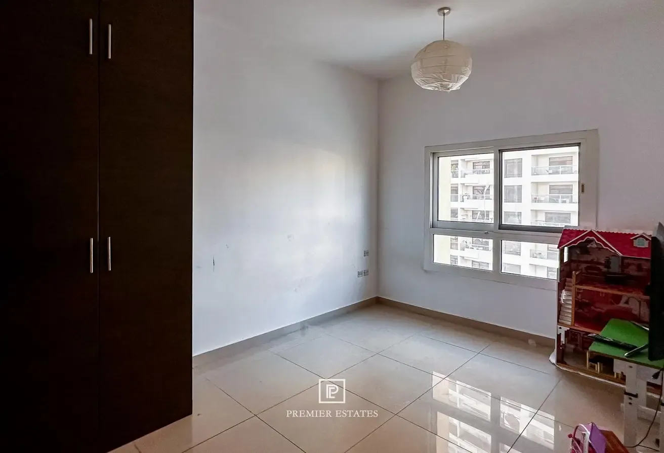 Skyline Luxury | Spacious 3-Bedroom | Mid floor