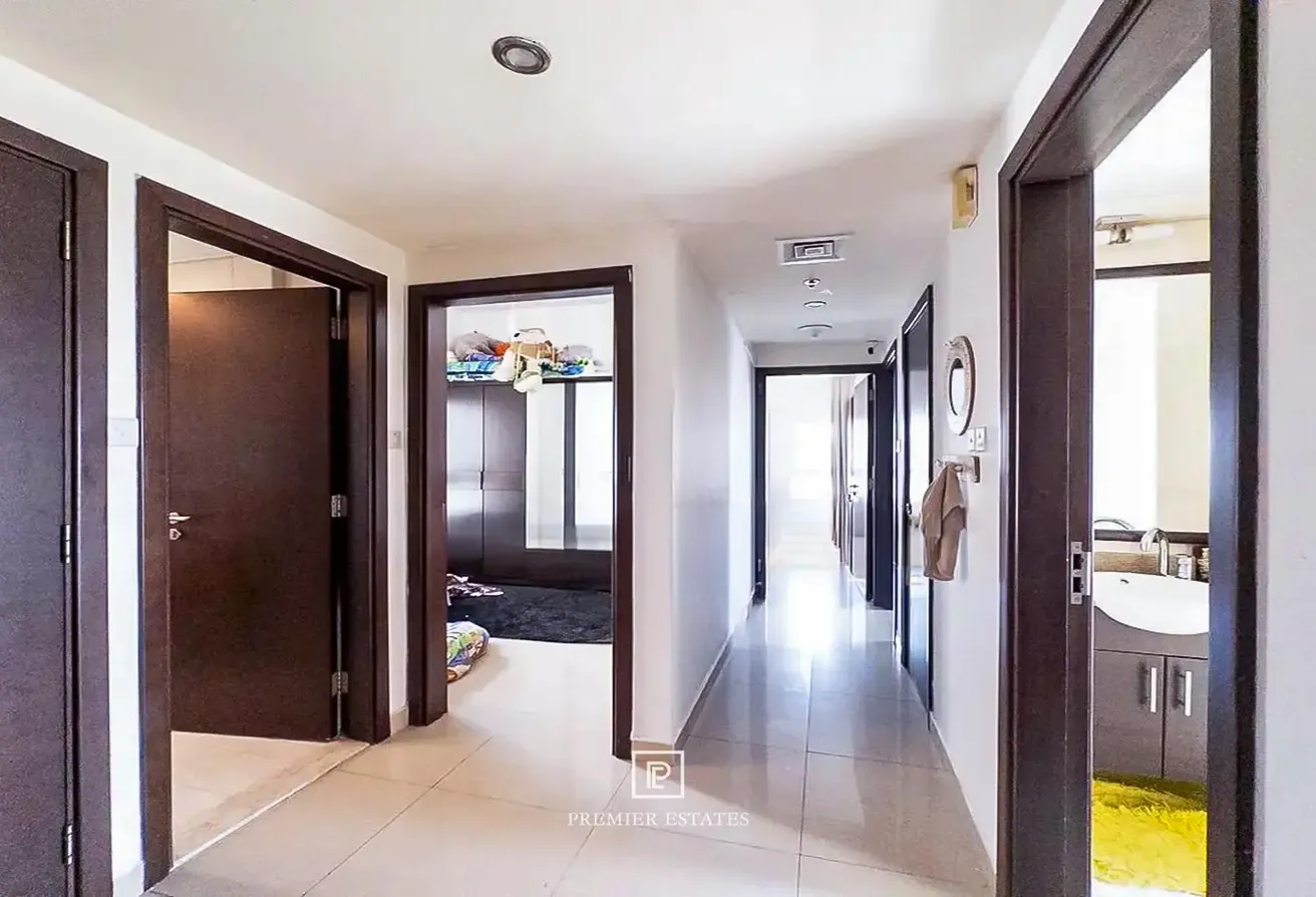 Skyline Luxury | Spacious 3-Bedroom | Mid floor