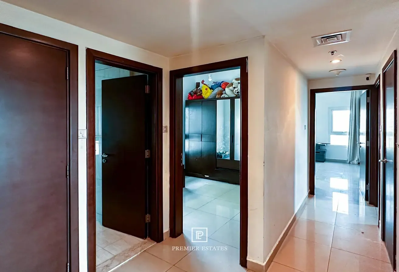 Skyline Luxury | Spacious 3-Bedroom | Mid floor