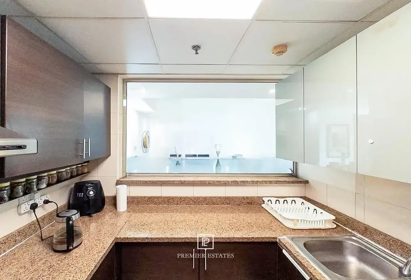 Skyline Luxury | Spacious 3-Bedroom | Mid floor