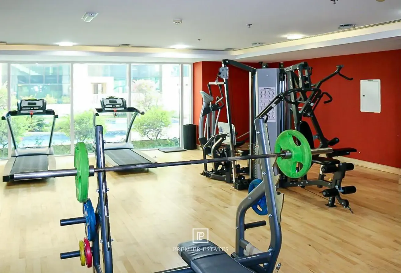 Skyline Luxury | Spacious 3-Bedroom | Mid floor
