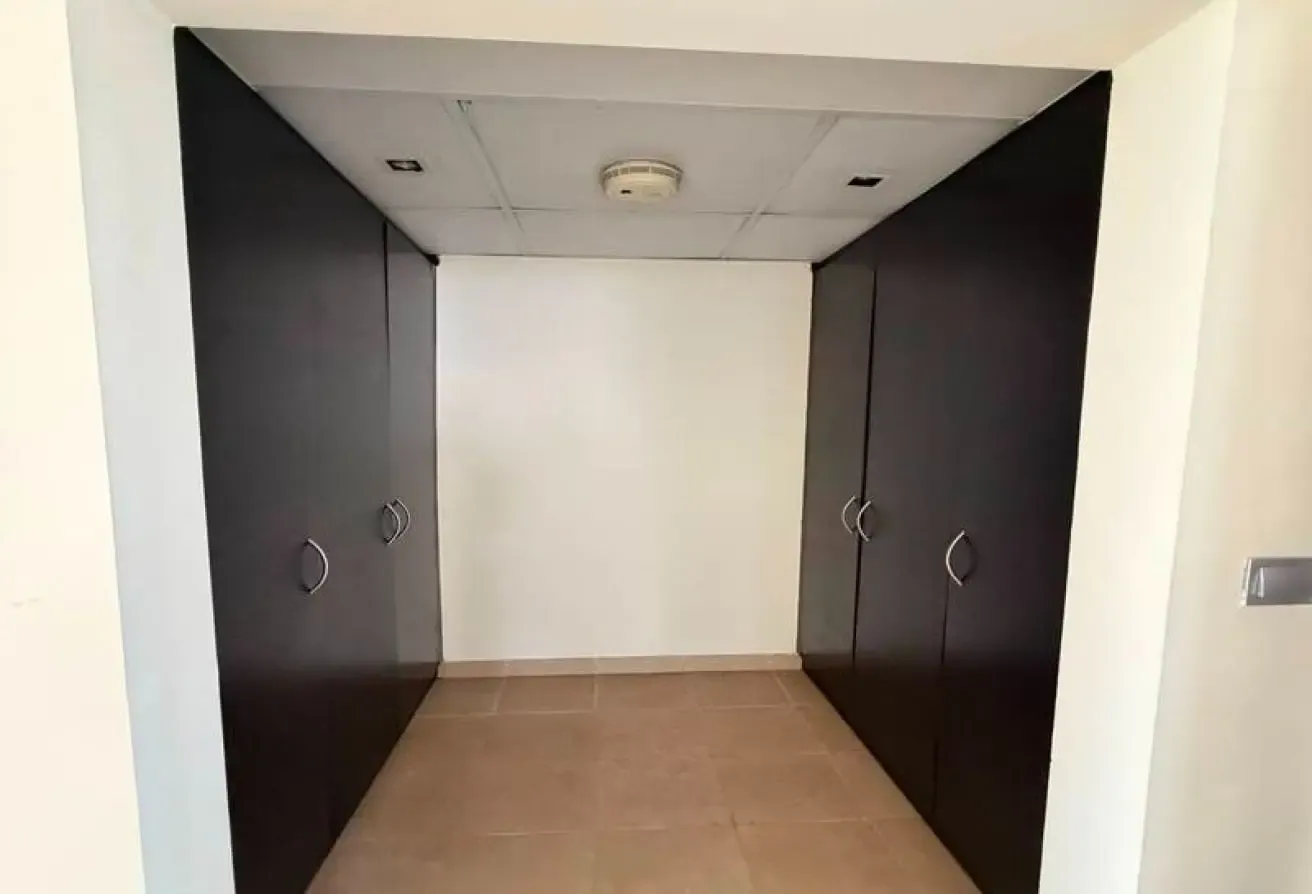Spacious 2BED Villa|On Park|Well Maintained|Vacant