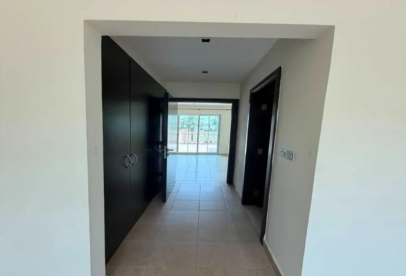 Spacious 2BED Villa|On Park|Well Maintained|Vacant