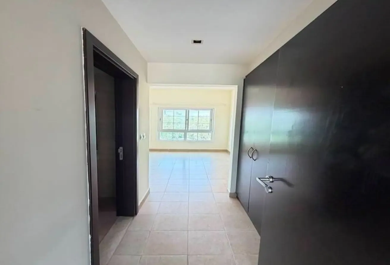 Spacious 2BED Villa|On Park|Well Maintained|Vacant