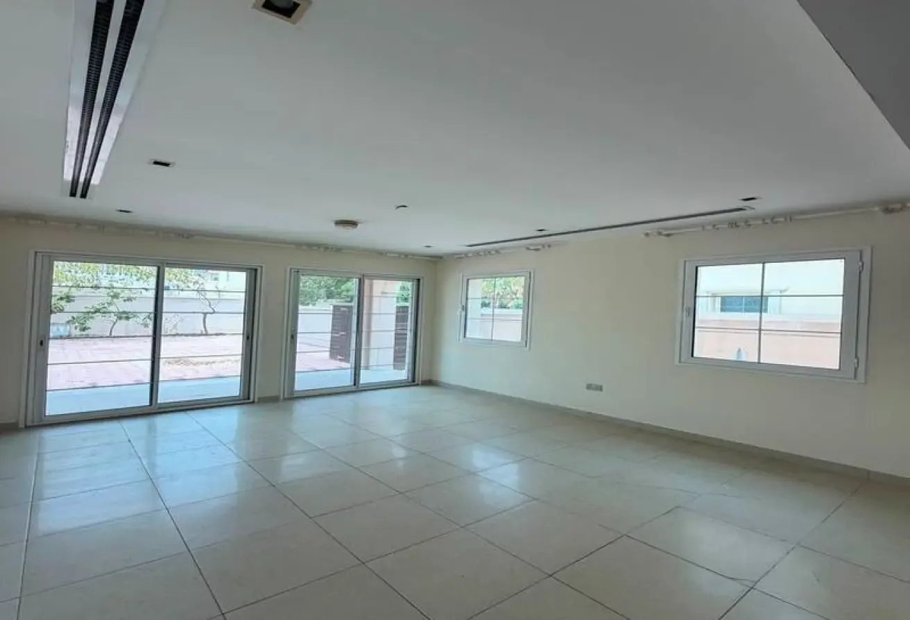 Spacious 2BED Villa|On Park|Well Maintained|Vacant