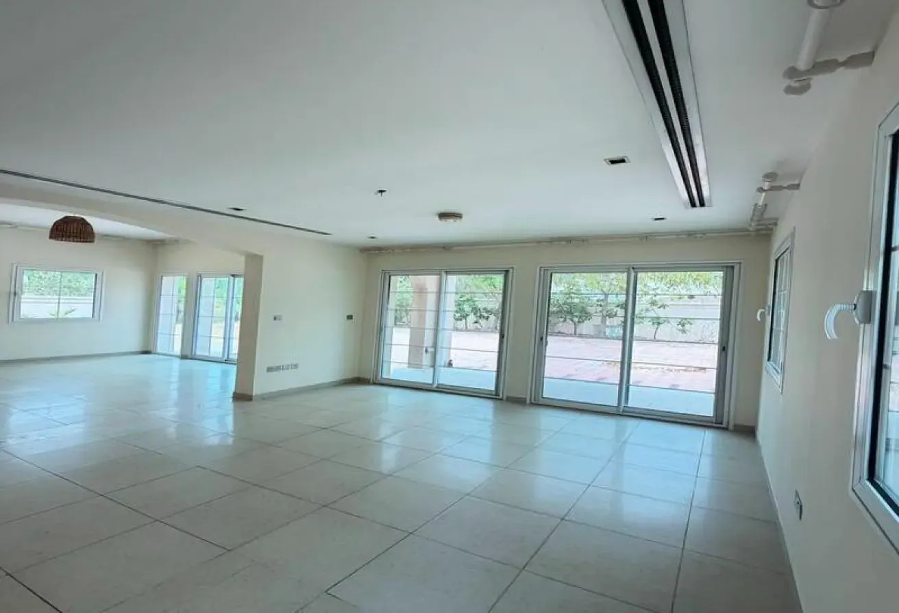 2BR+Maids Villa| Vacant | Facing Park | Large Plot