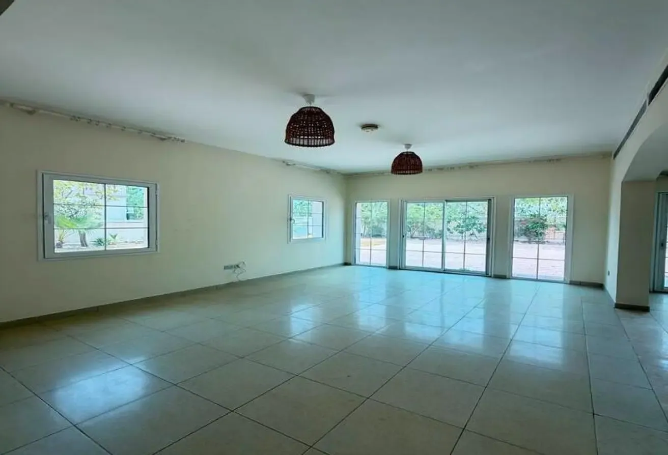 2BR+Maids Villa| Vacant | Facing Park | Large Plot