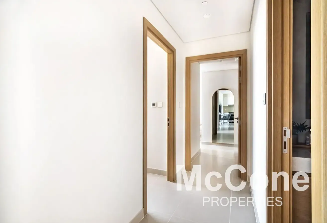 Modern Furnished | Creek View | Mid Floor