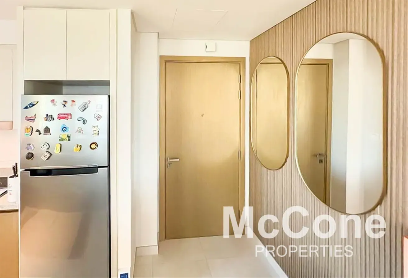 Furnished | High Floor | Vacant June
