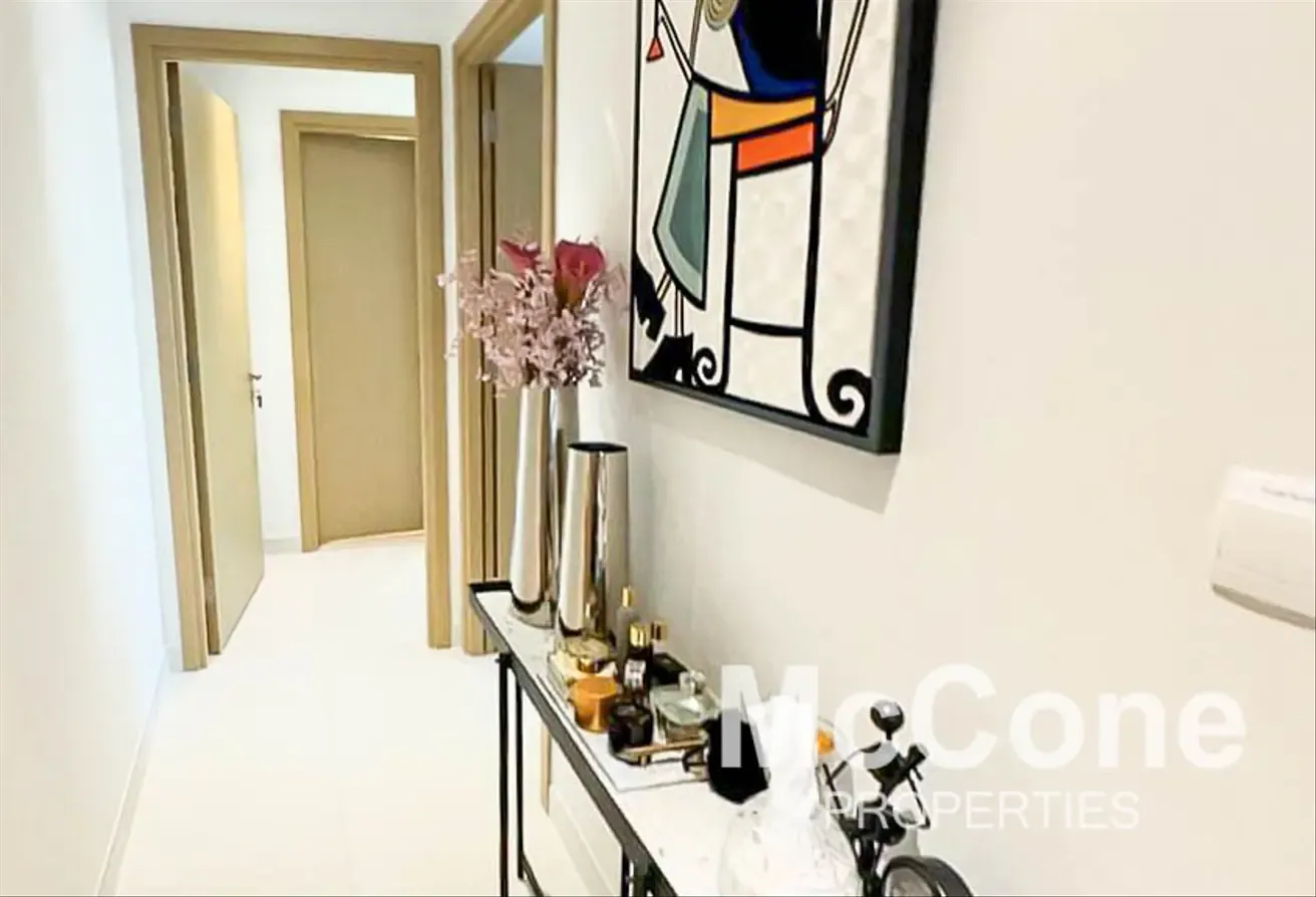 Furnished | High Floor | Vacant June