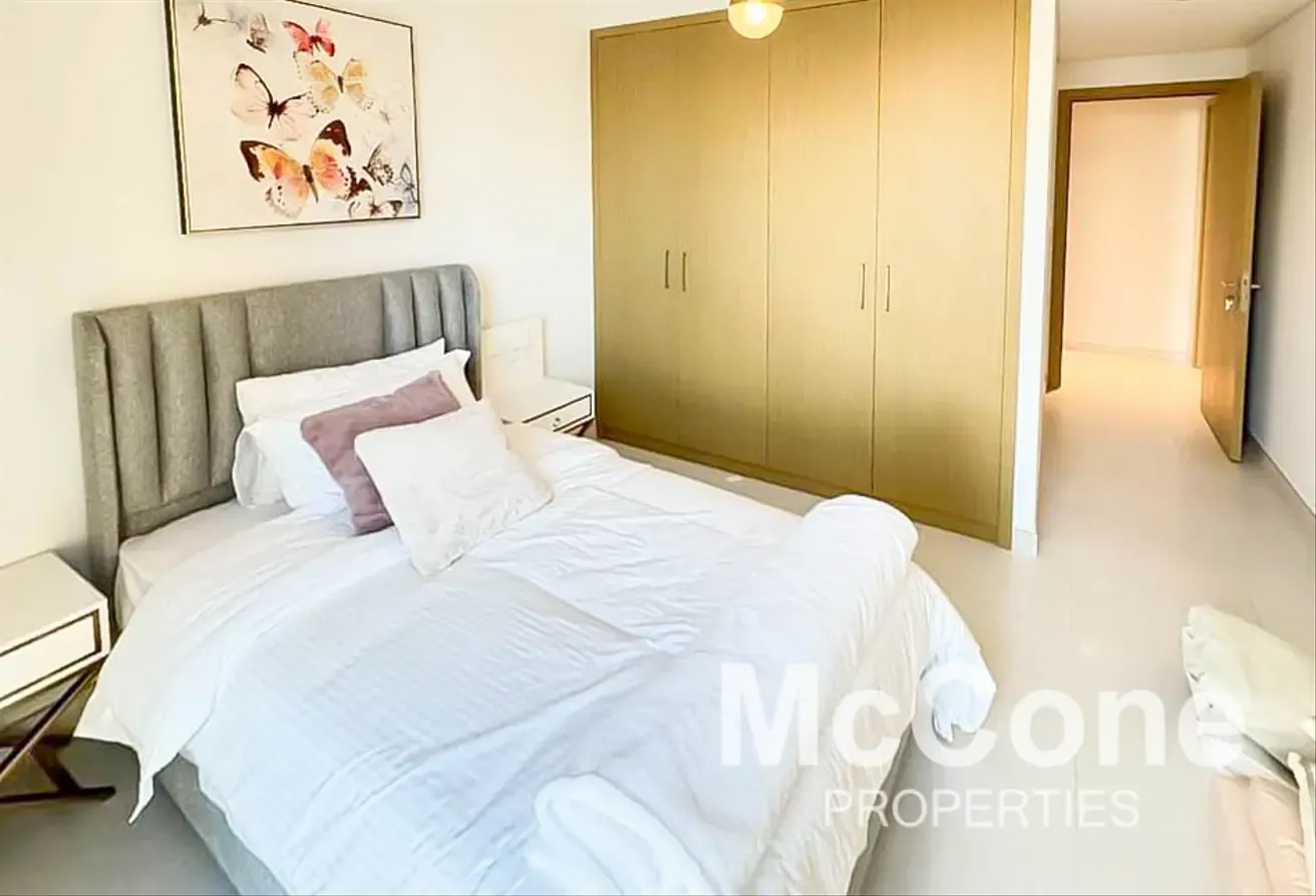 Furnished | High Floor | Vacant June