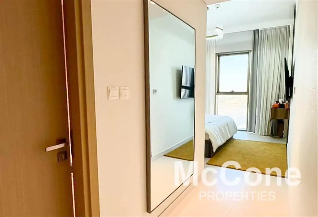 Furnished | High Floor | Vacant June