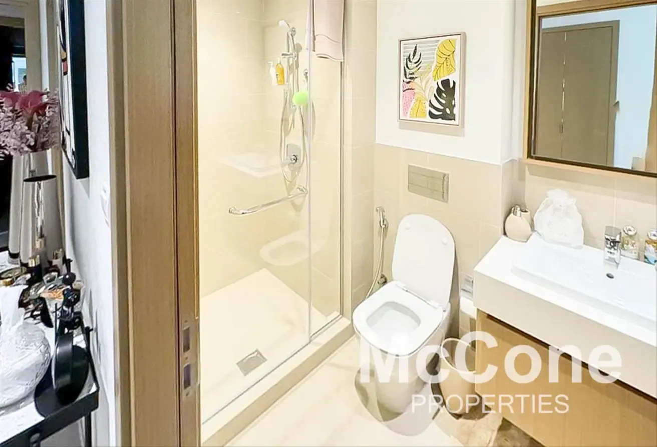 Furnished | High Floor | Vacant June