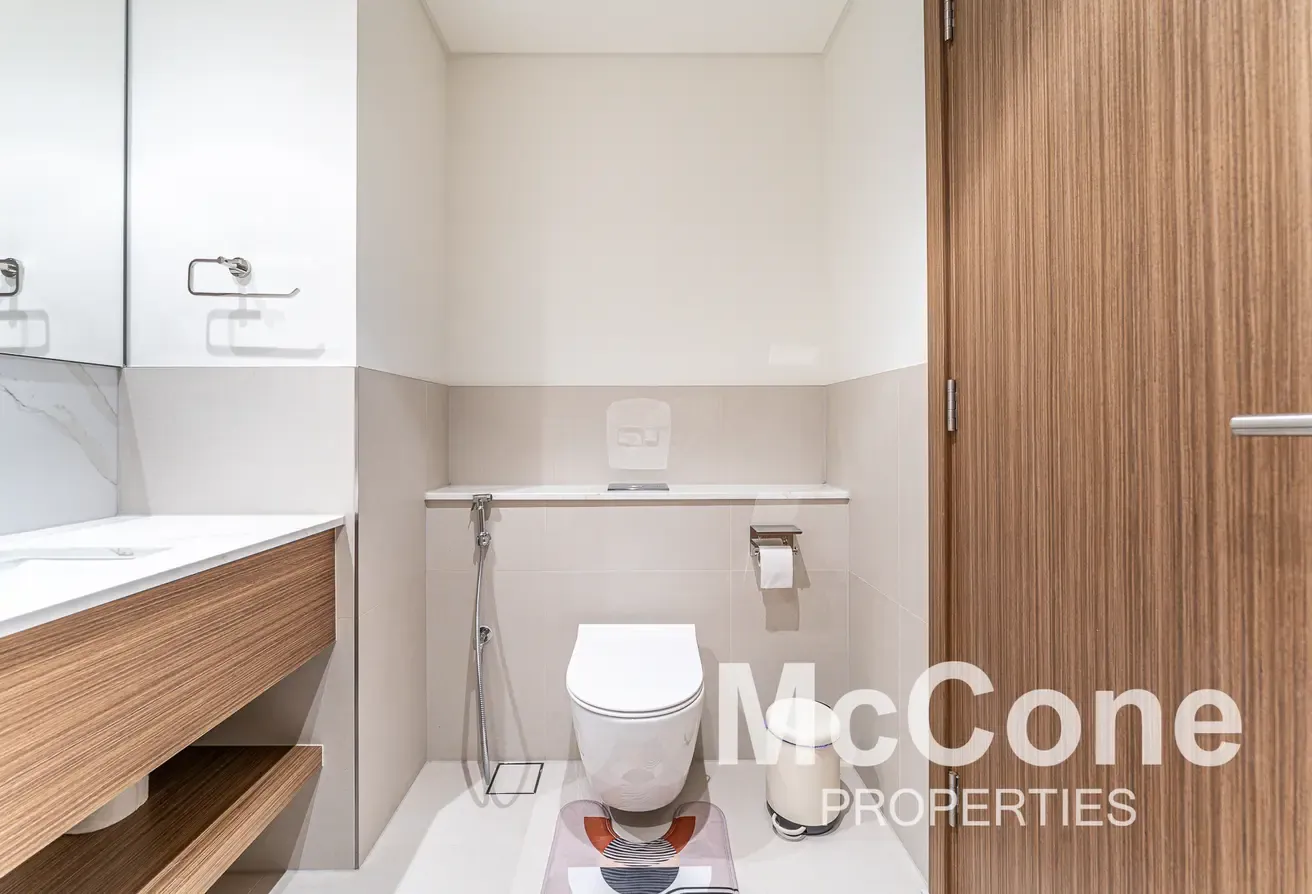Luxurious Furnished | Low Floor | Ready Move In