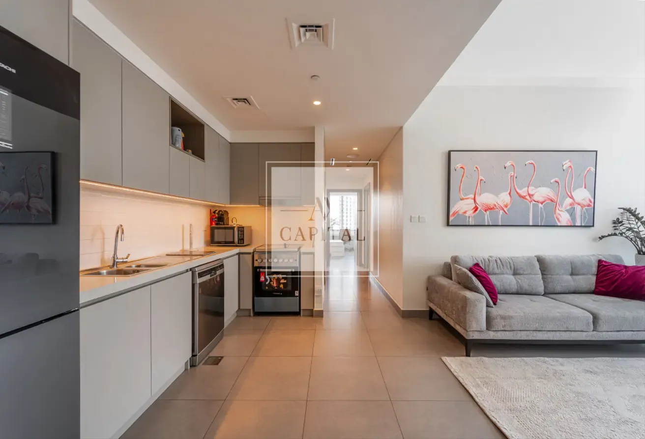 Rent | Furnished | Balcony | Pool | Mid Floor