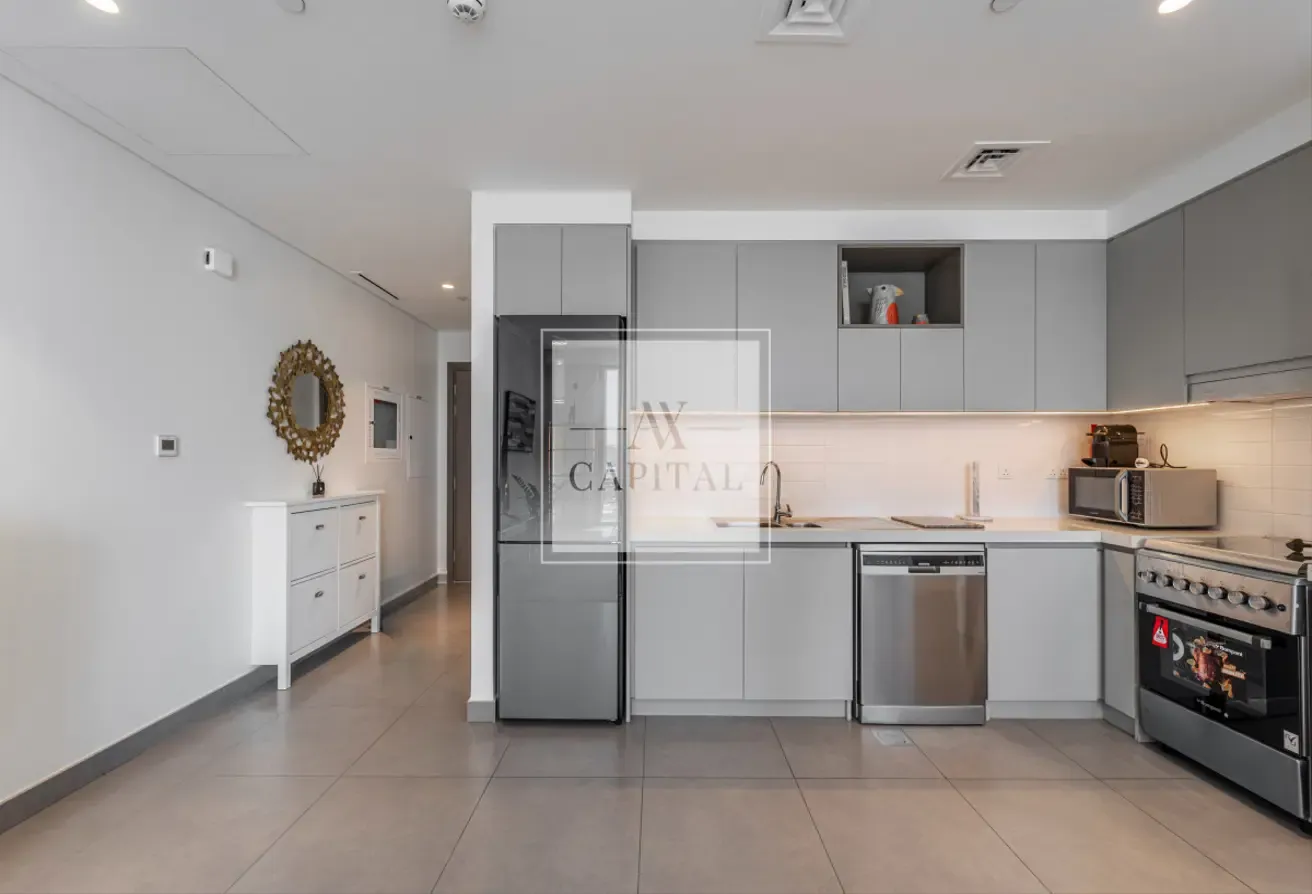 Rent | Furnished | Balcony | Pool | Mid Floor