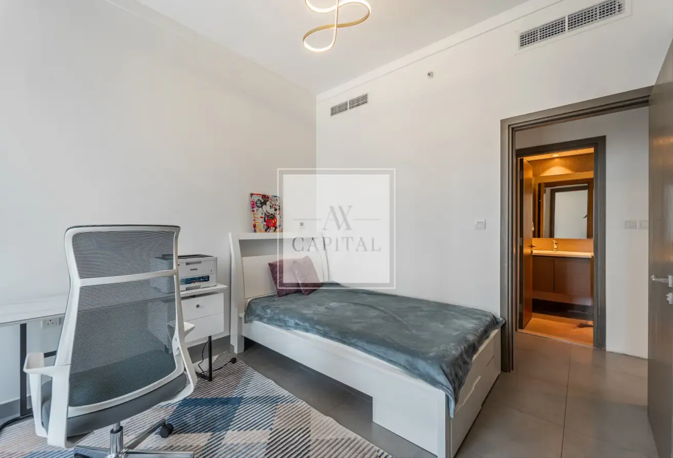 Rent | Furnished | Balcony | Pool | Mid Floor