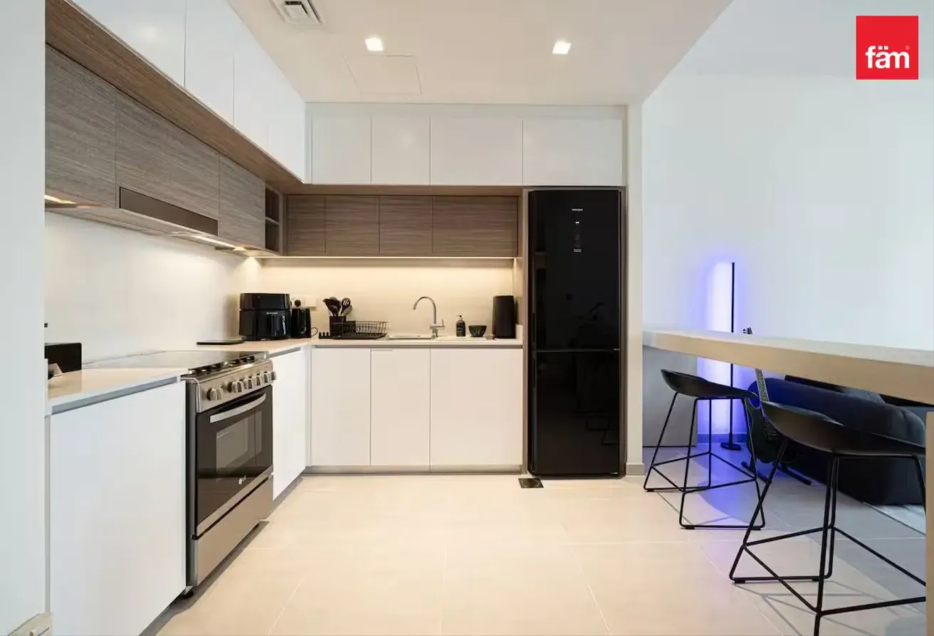 Well Furnished 1br | High Floor | Waterfront