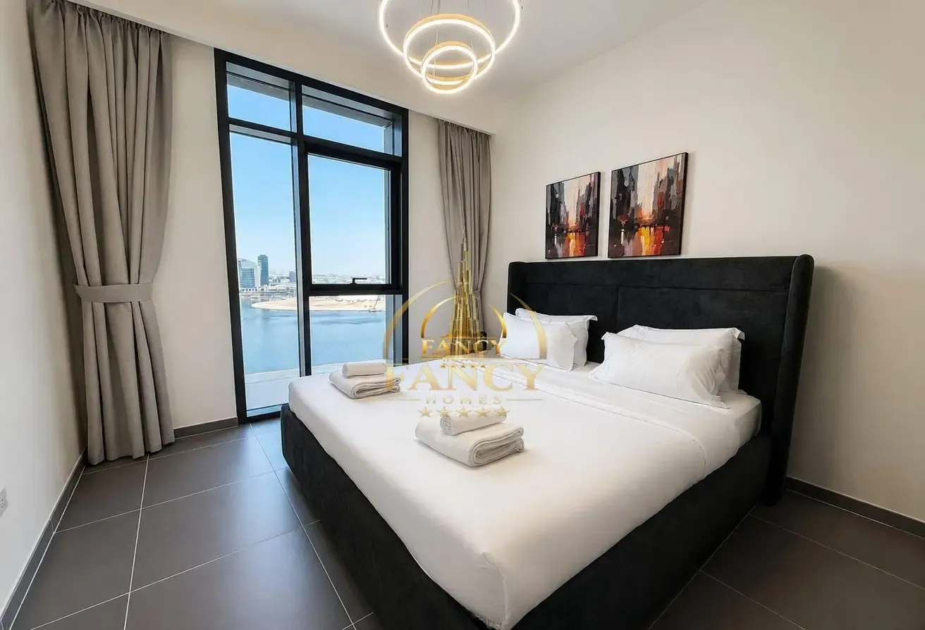 Skyline View | High Floor | Waterfront Living