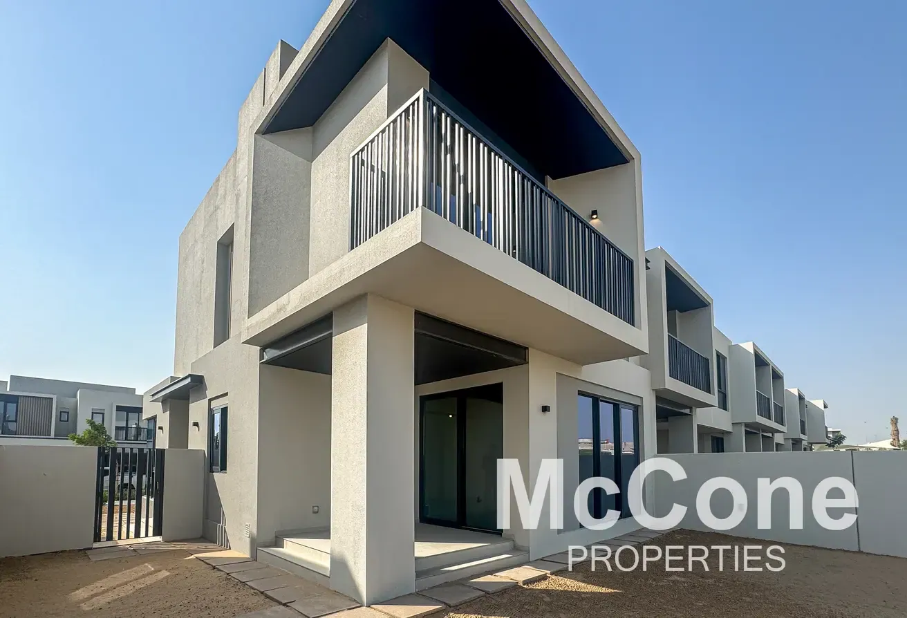 Corner Unit | Dark Interior | Close to Amenities